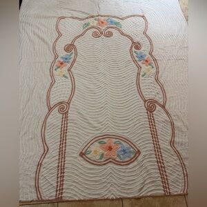 Vintage WhiteChenille Ribbed Bedspread With Flowers 100x83”  Cottage Core Spring